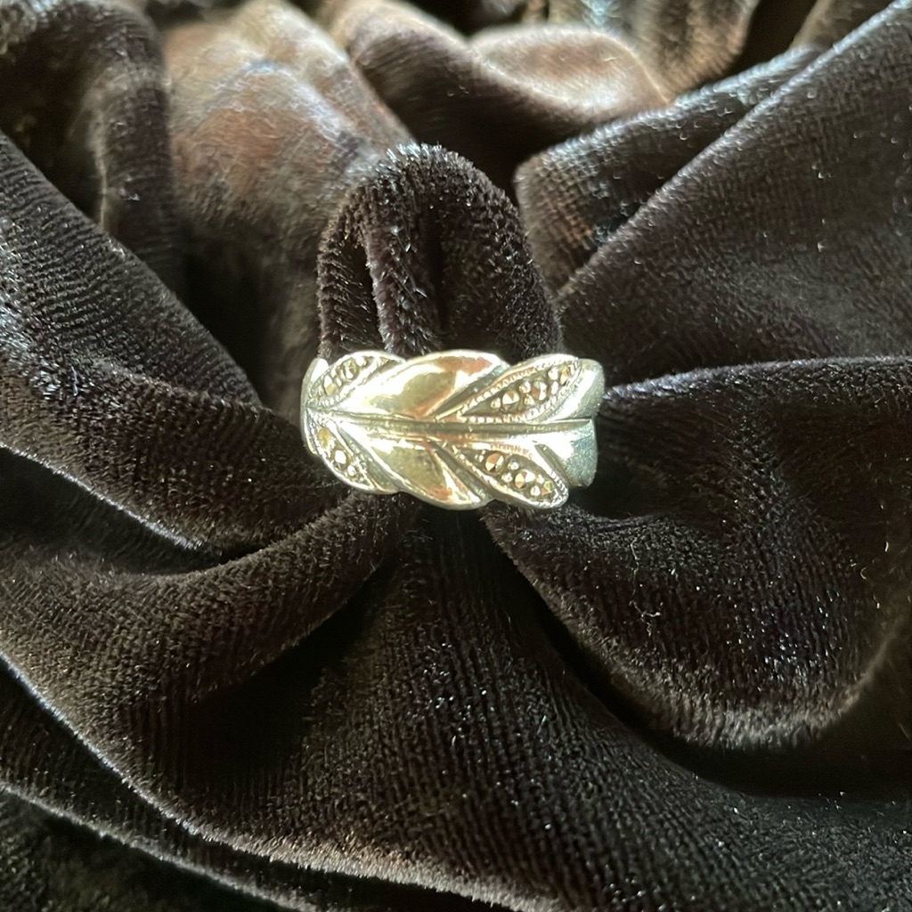 Vintage Sterling Silver Leaf Design Ring